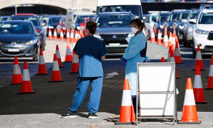 Một điểm xét nghiệm tại thành phố Sydney của Australia hôm 30/12/2021. Ảnh: Reuters.