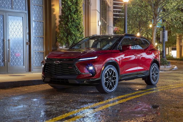 Ra mắt Chevrolet Blazer 2023 - SUV ngang cơ Honda CR-V được nâng cấp thiết kế và công nghệ - Ảnh 1.