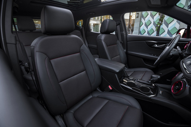 Ra mắt Chevrolet Blazer 2023 - SUV ngang cơ Honda CR-V được nâng cấp thiết kế và công nghệ - Ảnh 5.