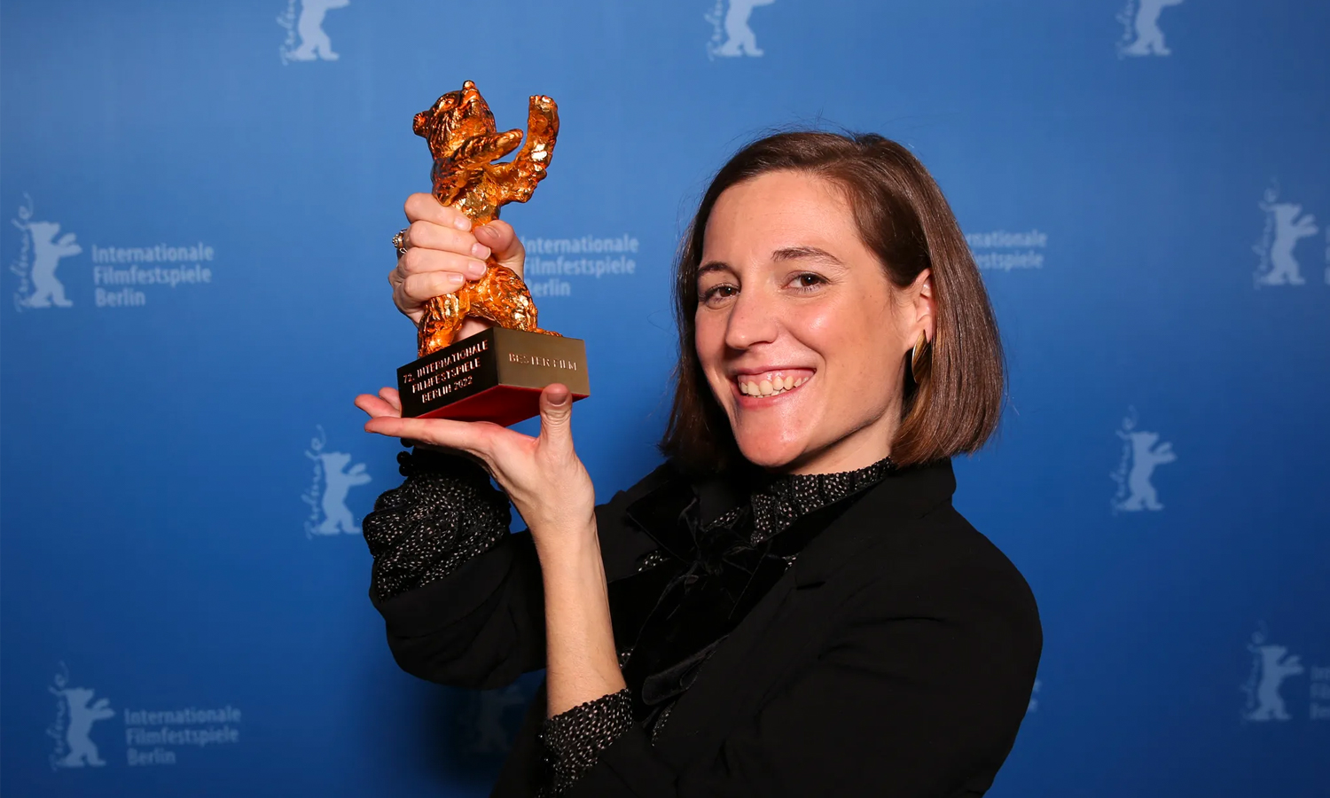 Đạo diễn Carla Simón nhận giải Gấu Vàng nhờ phim Alcarras. Ảnh: AFP