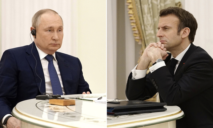 Tổng thống Nga Vladimir Putin (trái) và Tổng thống Pháp Emmanuel Macron (phải) trong cuộc hội đàm ở Moskva ngày 7/2. Ảnh: Reuters.