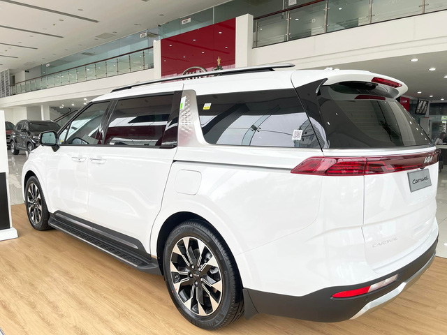 Hàng hot Kia Carnival máy dầu full option tăng giá 30 triệu trong 2 lần liên tiếp, tiệm cận 1,47 tỷ đồng - Ảnh 5. Hàng hot Kia Carnival máy dầu full option tăng giá 30 triệu trong 2 lần liên tiếp, tiệm cận 1,47 tỷ đồng - Ảnh 5.