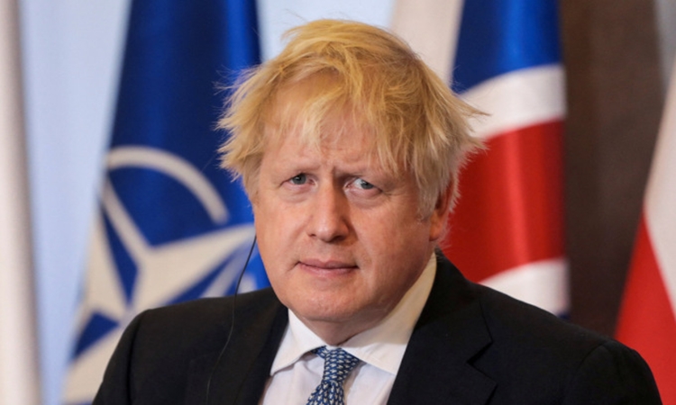 Thủ tướng Johnson họp báo tại thủ đô Warsaw của Ba Lan hôm 10/2. Ảnh: Reuters.