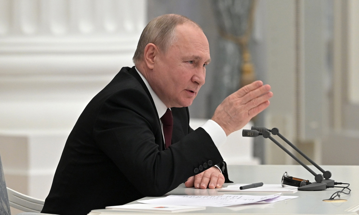 Tổng thống Putin trong cuộc họp Hội đồng An ninh Nga hôm 21/2. Ảnh: Reuters.