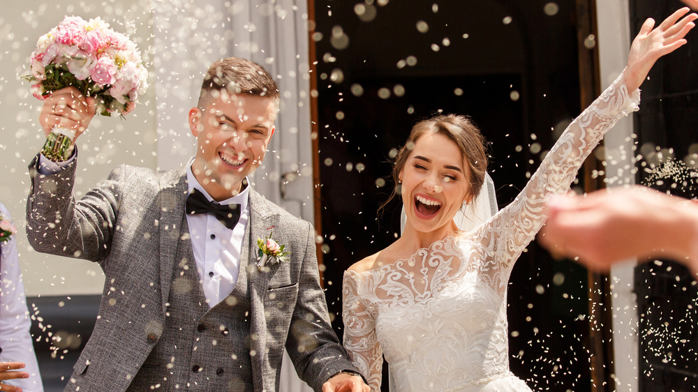 Nhiều nghiên cứu cho thấy, một cuộc hôn nhân hạnh phúc giúp con người cải thiện sức khỏe tinh thần, thể chất, giảm nhiều loại bệnh tật và tăng cường tuổi thọ. Ảnh minh họa: Shutterstock.