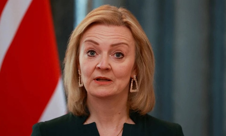 Ngoại trưởng Anh Liz Truss trong một cuộc họp báo ở London hồi tháng 11 năm ngoái. Ảnh: Reuters.