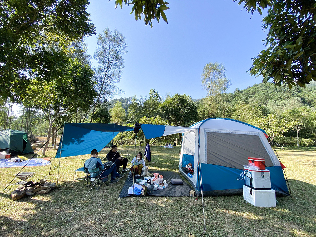 Nhóm anh Thắng đi camping kết hợp với thông điệp bảo vệ môi trường ở Hàm Lợn tháng 12/2021. Ảnh: Nhân vật cung cấp
