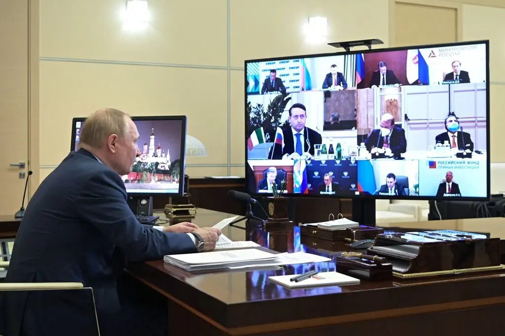 Tổng thống Nga Vladimir V. Putin họp trực tuyến giới thiệu cơ hội đầu tư với lãnh đạo các doanh nghiệp Italy hôm 25/1. Ảnh: Aleksey Nikolskyi