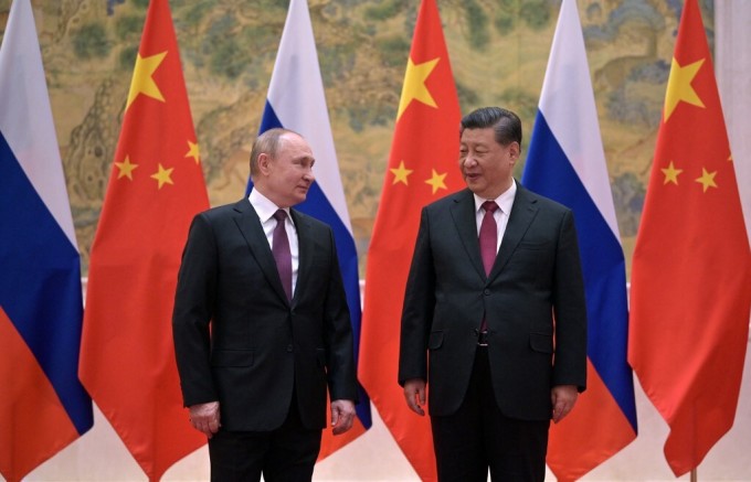 Tổng thống Nga Vladimir Putin (trái) gặp Chủ tịch Trung Quốc Tập Cận Bình tại Bắc Kinh ngày 4/2/2022. Ảnh: AFP.