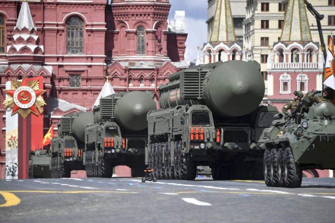 Các bệ phóng tên lửa đạn đạo xuyên lục địa Yars xuất hiện trong lễ duyệt binh Ngày Chiến thắng ở Quảng trường Đỏ, Moskva, hồi tháng 5/2022. Ảnh: AFP.