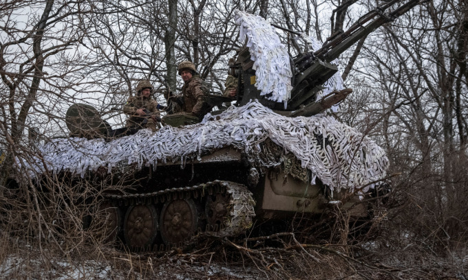 Một đơn vị Ukraine triển khai gần tiền tuyến ở tỉnh Donetsk hôm 1/2. Ảnh: Reuters.
