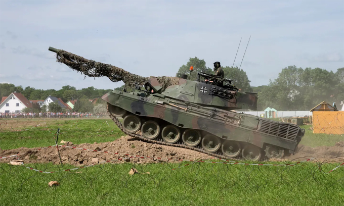 Xe tăng chủ lực Leopard 1A5 của Đức trình diễn tại thị trấn Dillingen an der Donau tháng 6/2019. Ảnh: Bundeswehr.