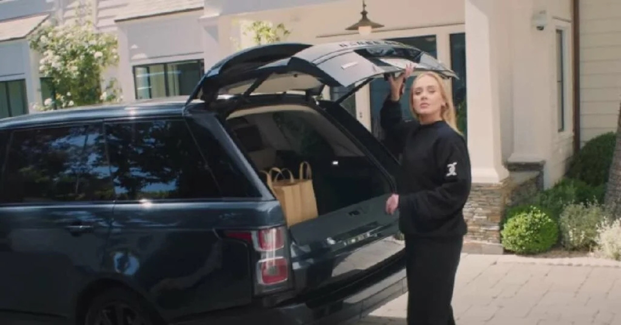 Bộ sưu tập xe khủng của Adele: Toàn xe sang, chiếc nào cũng tiền tỉ - Ảnh 2.