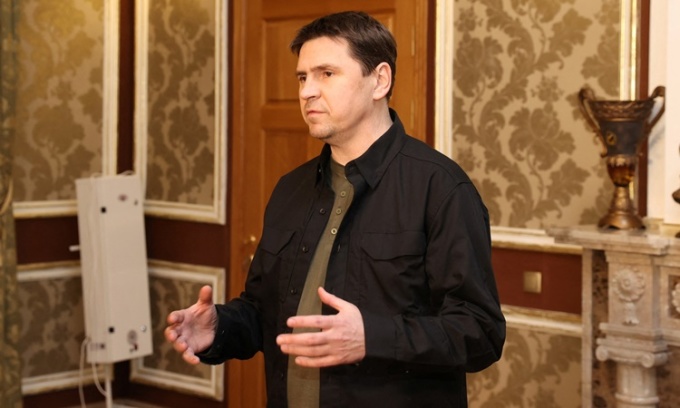 Mykhailo Podolyak, cố vấn của Tổng thống Ukraine Volodymyr Zelensky, tại Belarus hồi tháng 2/2022. Ảnh: Reuters.