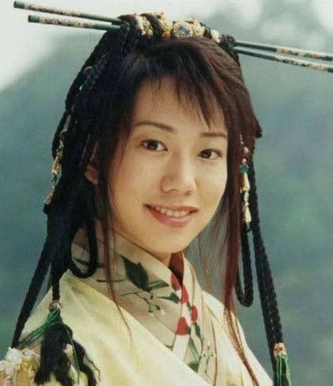 amp;#34;Thiên thầnamp;#34; 17 tuổi đã đóng phim cùng Thành Long: Bị chê kém sắc nhất Phong Vân, hết thời vẫn được chồng yêu - 3