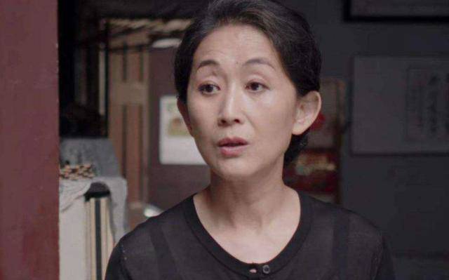 Chị tôi đẻ, mẹ lo cháy ruột vội lên chăm, rồi phải cay mắt nhìn việc anh rể làm lúc đêm muộn  - 1