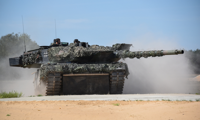 Xe tăng chủ lực Leopard 2 của Đức diễn tập tại Pabrade, Litva tháng 8/2018. Ảnh: US Army.