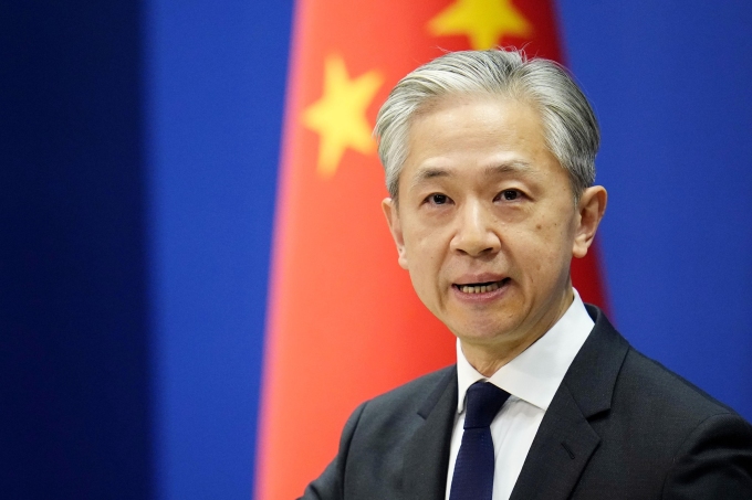 Người phát ngôn Bộ Ngoại giao Trung Quốc Uông Văn Bân tại cuộc họp báo ở Bắc Kinh ngày 11/1. Ảnh: Reuters.