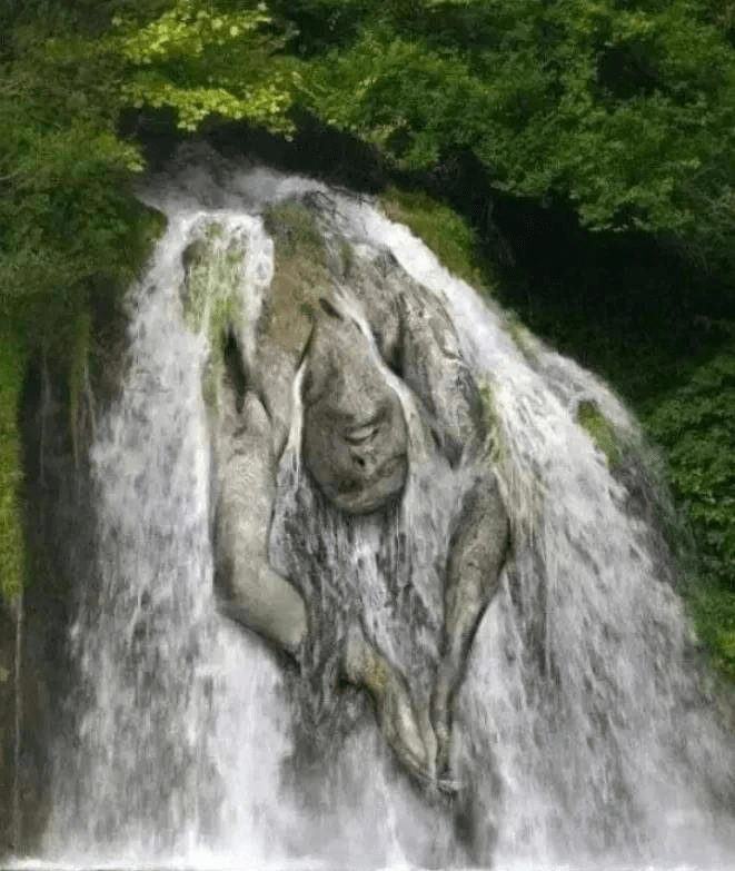 Trắc nghiệm tâm lý: Điều đầu tiên bạn nhìn thấy là con người hay thác nước? - 1