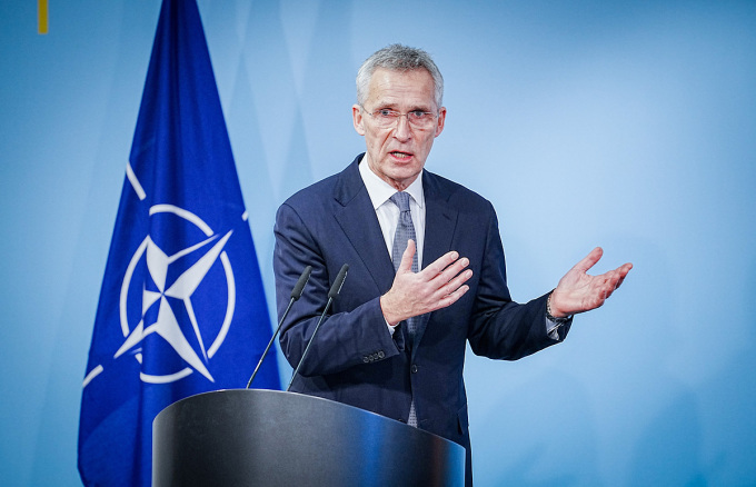 Tổng thư ký NATO Jens Stoltenberg phát biểu tại cuộc họp báo ở thủ đô Berlin, Đức ngày 24/1. Ảnh: AFP.