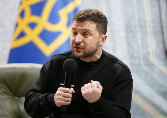 Tổng thống Ukraine Volodymyr Zelensky tại cuộc họp báo ở Kiev ngày 24/2. Ảnh: AFP.