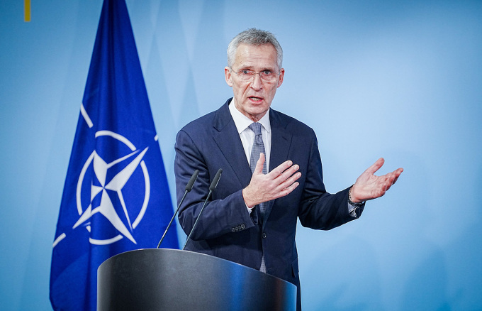 Tổng thư ký NATO Jens Stoltenberg phát biểu tại cuộc họp báo ở Berlin, Đức ngày 24/1. Ảnh: AFP.