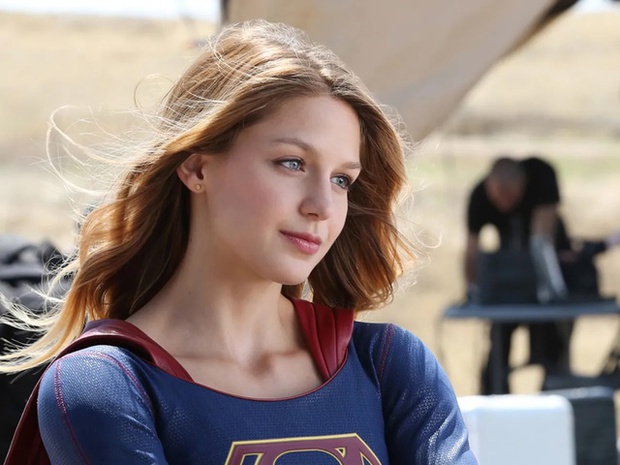 Nhan sắc mỹ nhân mới đóng Supergirl gây tranh cãi, dung mạo ra sao mà bị chê thua xa phiên bản cũ? - Ảnh 2.