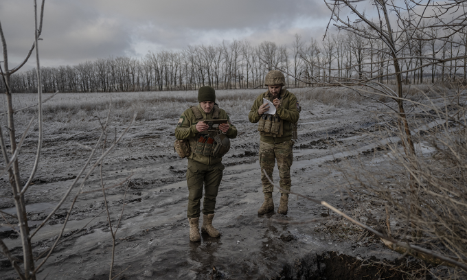 Thành viên Lữ đoàn Cơ giới số 59 Ukraine tác chiến gần Avdeevka ngày 16/12/2023. Ảnh: AFP