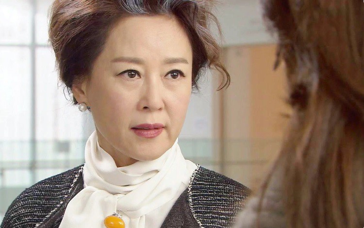 Những gì mẹ đã nói thì chồng con phải nghe và làm theo, không được chống đối. (Ảnh minh họa)