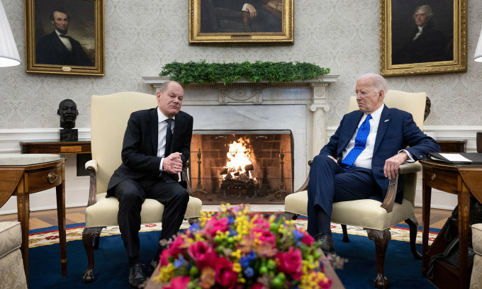 Tổng thống Mỹ Joe Biden (phải) gặp Thủ tướng Đức Olaf Scholz tại Nhà Trắng ngày 9/2. Ảnh: AFP
