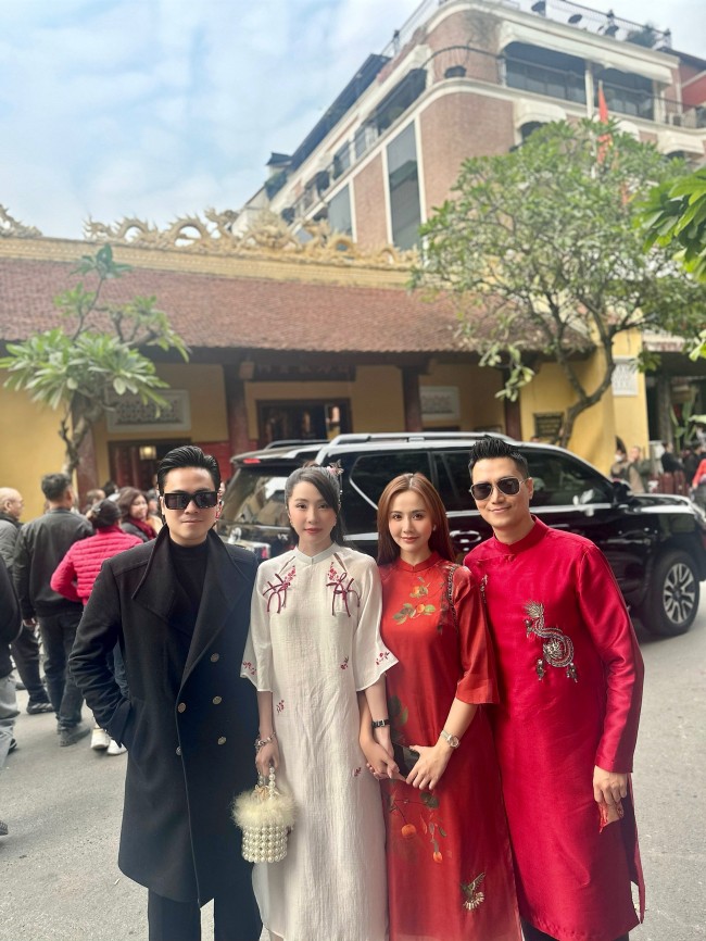 Huyền Lizzie và những người bạn thân thiết cùng nhau du Xuân 2024.