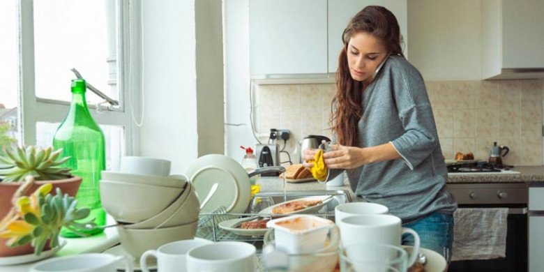 Tôi bực nhất là Tết năm nào ăn xong tôi cũng khai xuân bằng 3 mâm bát. (Ảnh minh họa)