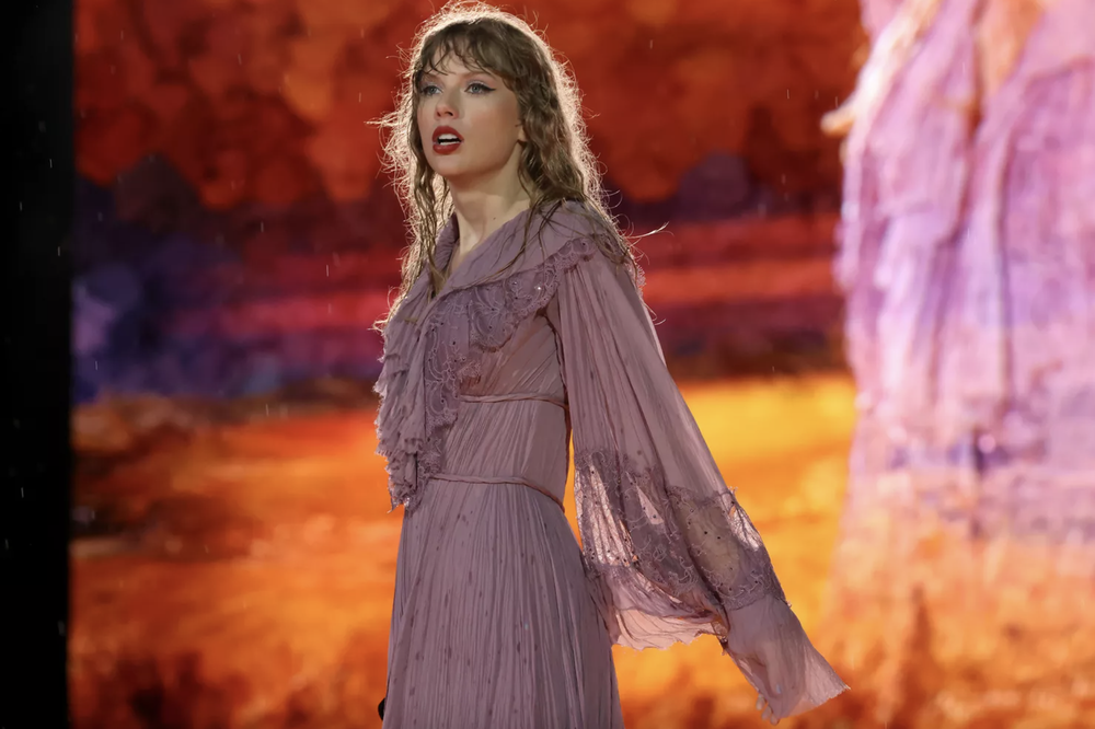 Taylor Swift: Cơn sốt toàn cầu và trung tâm của giới truyền thông - Ảnh 1.