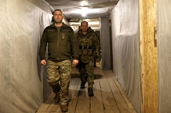 Tân Tổng tư lệnh Ukraine Oleksandr Syrsky thăm tiền tuyến miền đông ngày 14/2. Ảnh: AFP