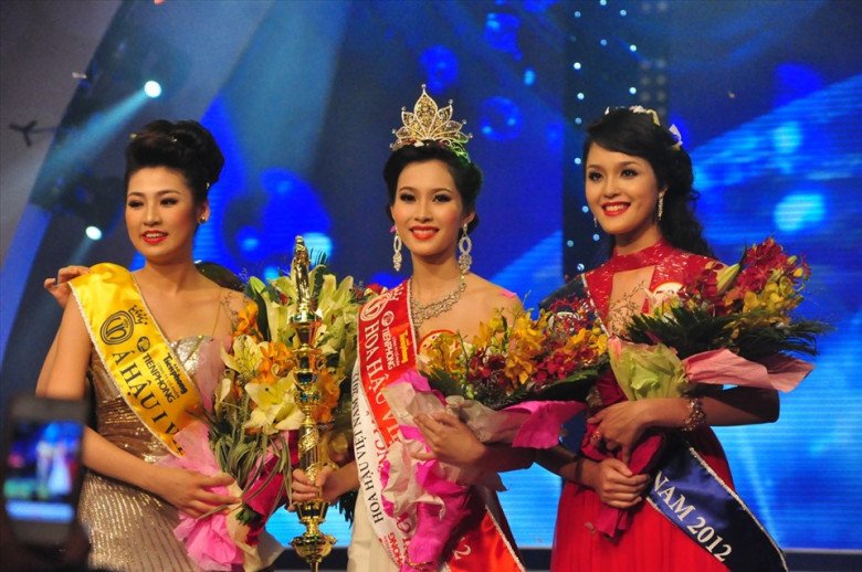Á hậu 2 Đỗ Hoàng Anh có sắc vóc nổi bật trong Top 3 Hoa hậu Việt Nam 2012