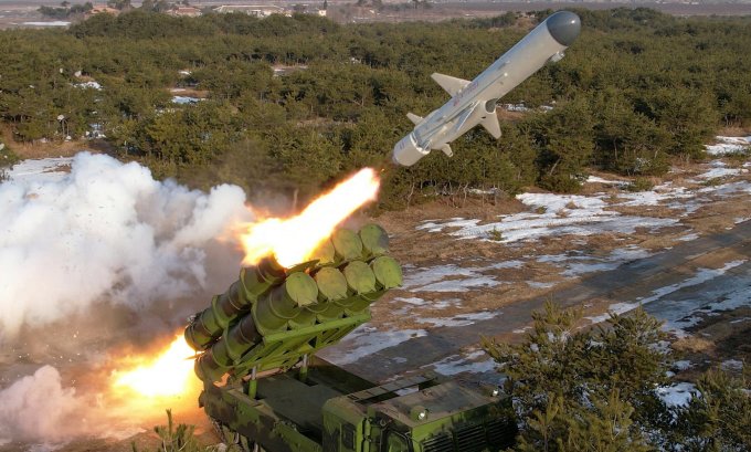 Tên lửa Padasuri-6 khai hỏa trong ảnh công bố hôm nay. Ảnh: KCNA