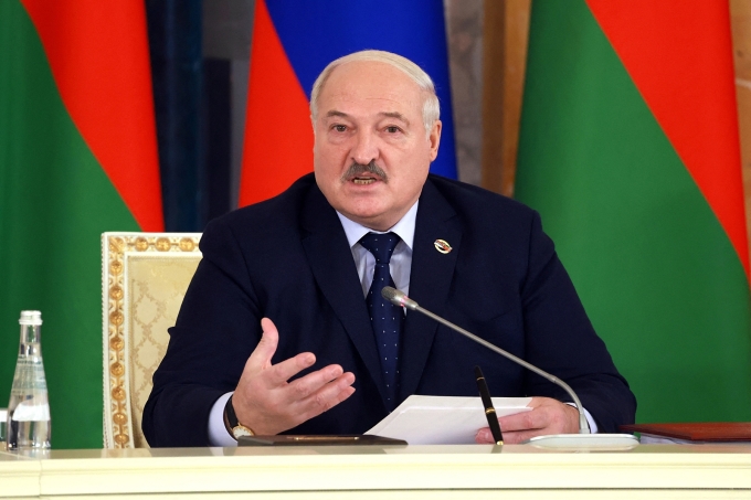 Tổng thống Belarus Alexander Lukashenko dự một cuộc họp ở thành phố St Petersburg , Nga ngày 29/1. Ảnh: AFP