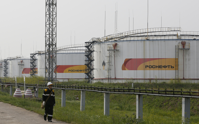 Các bể chứa nhiên liệu của Rosneft tại Krasnoyarsk (Nga). Ảnh: Reuters
