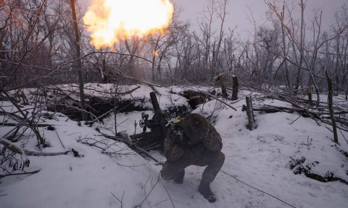 Lính Ukraine khai hỏa pháo cối trên tiền tuyến trong bức ảnh đăng ngày 19/2. Ảnh: Quân đội Ukraine
