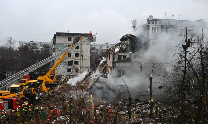 Tòa dân cư bị hư hại sau đòn tập kích của Nga tại thành phố Poltava hôm 1/2. Ảnh: AFP