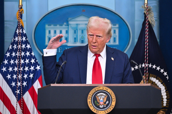 Tổng thống Donald Trump họp báo về tại Nhà Trắng ngày 30/1. Ảnh: AFP