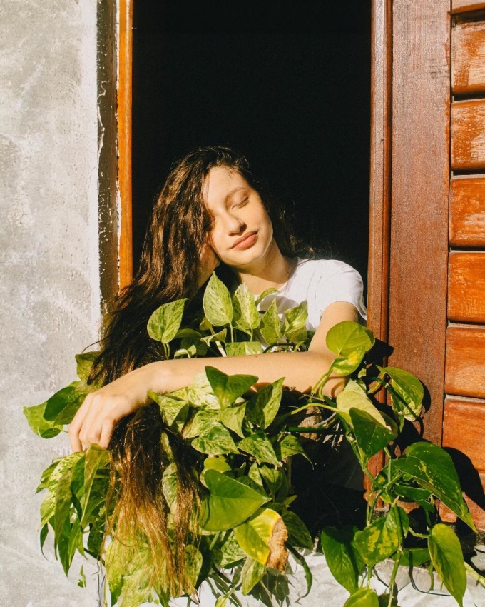 Tắm nắng mỗi sáng giúp tinh thần thư thái hơn. Ảnh: Pexels