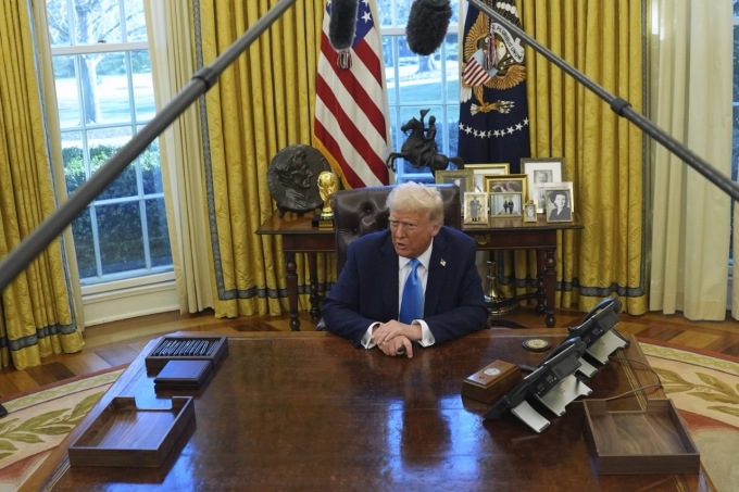 Tổng thống Trump phát biểu với các phóng viên tại Nhà Trắng vào ngày 4/2. Ảnh: AP