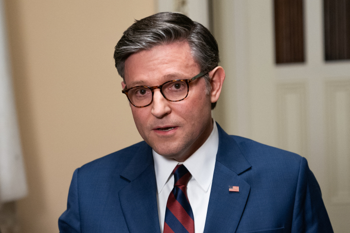 Chủ tịch Hạ viện Mỹ Mike Johnson phát biểu với giới truyền thông tại Đồi Capitol ở Washington ngày 19/12/2024. Ảnh: AFP