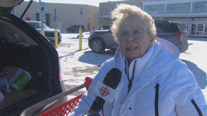 Cư dân Inga Moe ở Minot, Bắc Dakota. Ảnh: CBC