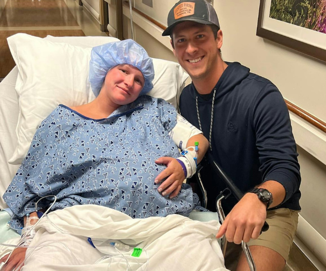 Stephanie mang thai 5 sau khi làm IVF.