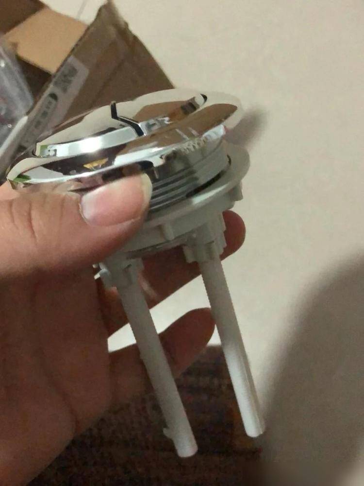 Tại sao có hai nút bấm, một lớn và một nhỏ trên bồn cầu? Nhiều người đang sử dụng sai mà không biết - 2