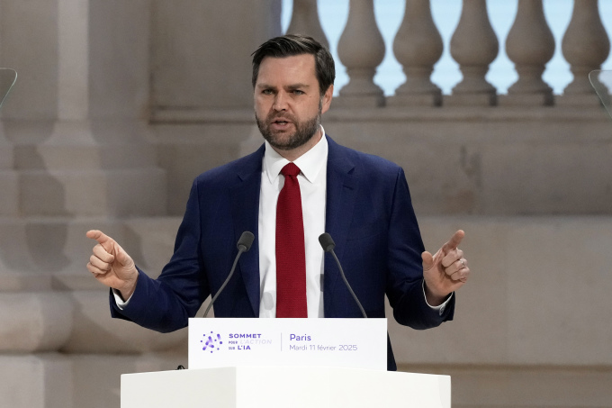 Phó tổng thống Mỹ JD Vance phát biểu tại Paris, Pháp, ngày 11/2. Ảnh: AP
