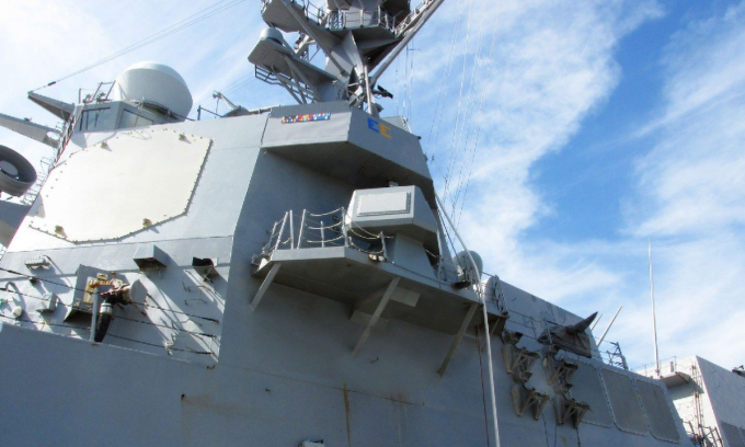 Ăng-ten của hệ thống AN/SLQ-32.Block II trên tàu khu trục lớp Arleigh Burke của Mỹ trong bức ảnh đăng năm 2020. Ảnh: Lockheed Martin