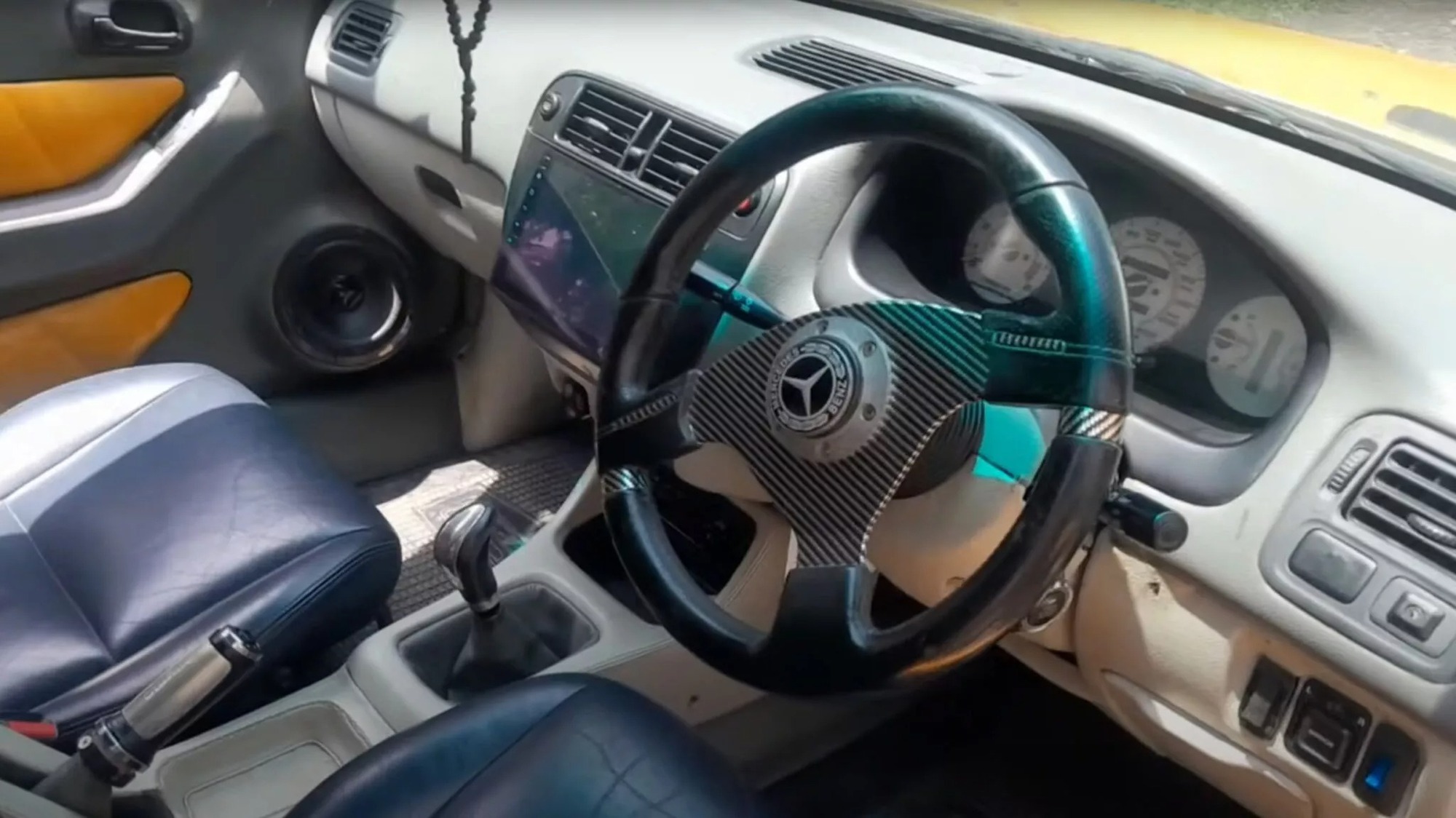 Dân chơi độ Honda Civic đời cũ giống xe thể thao Mercedes: Nhiều chi tiết tự chế, ‘râu ông nọ cắm cằm bà kia’- Ảnh 4.